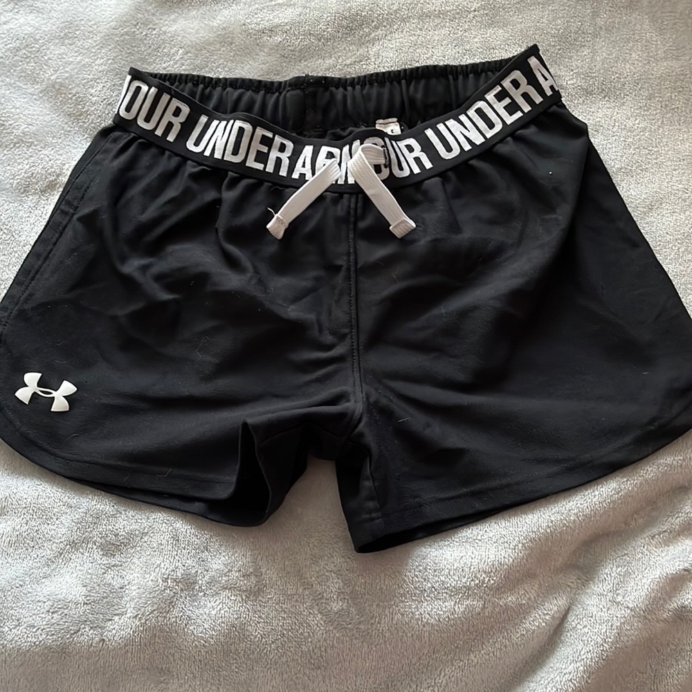 Under Armor kids Medium Athletic Shorts